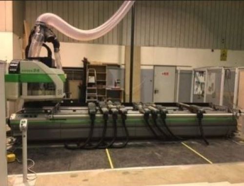 Biesse Rover - Máquina CNC usada para produzir o interior de uma casa móvel<br />
<br />
